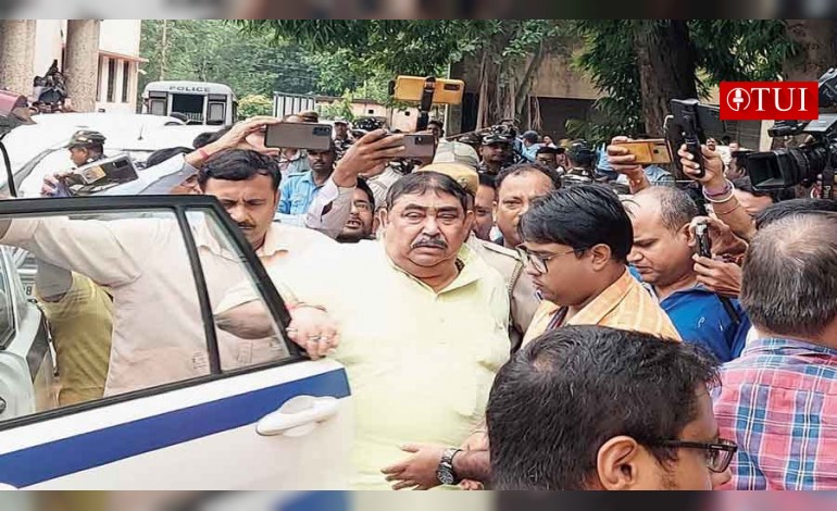 দিল্লি যাত্রা রুখতে কলকাতা হাইকোর্টের দ্বারস্থ হচ্ছেন অনুব্রতর আইনজীবী
